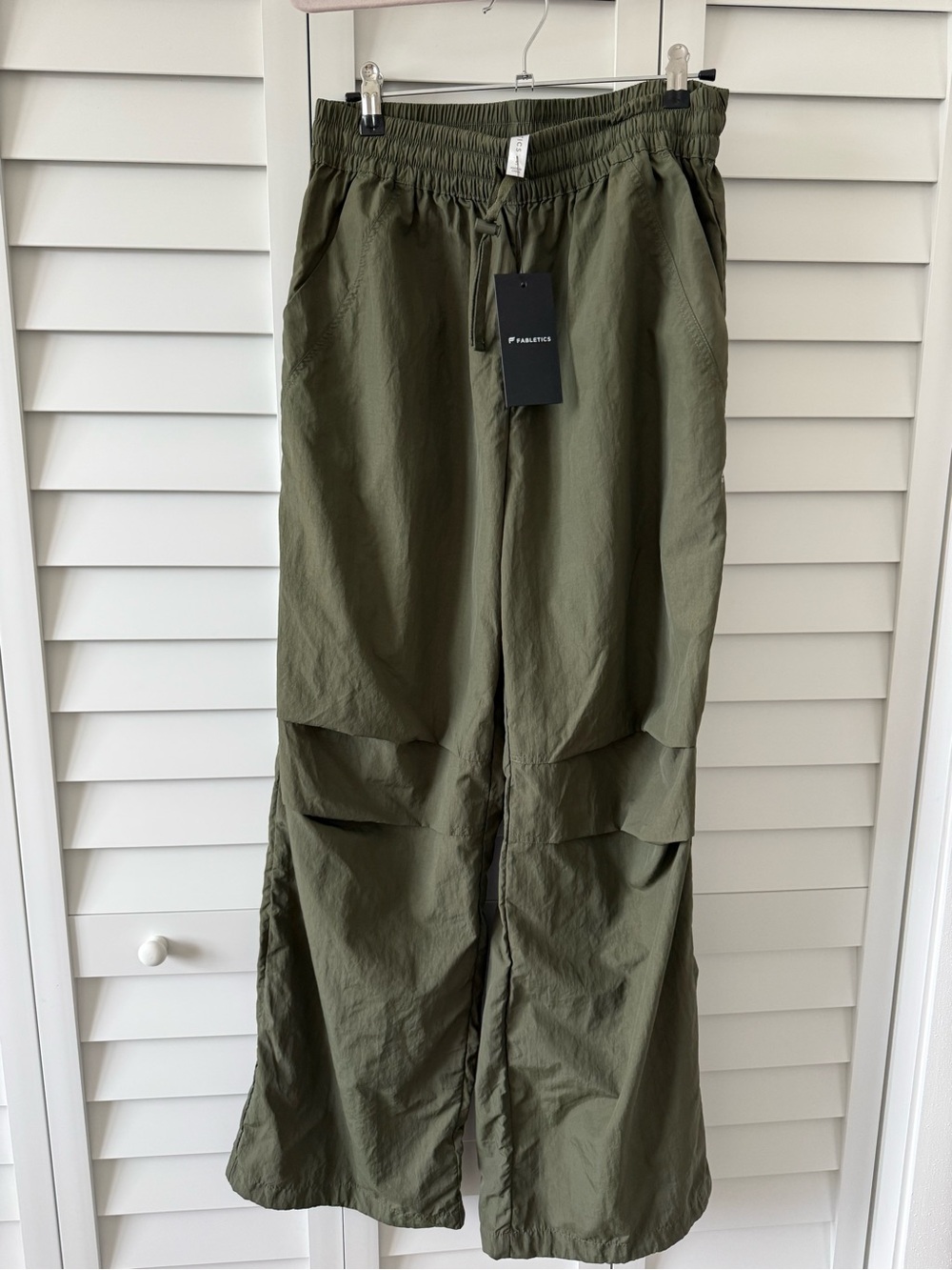Fabletics Olive Green Cargo Parachute Pants Size S NWT